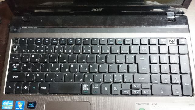Acer Aspire 5750 のキーボード修理